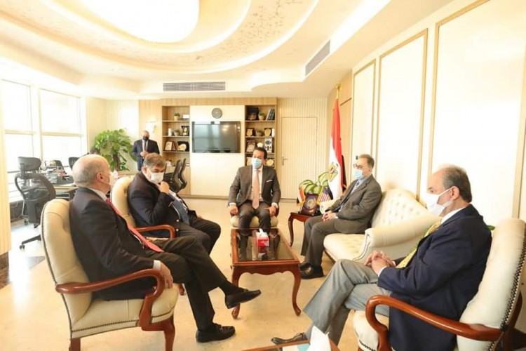 وزير التعليم العالي يعقد اجتماعًا مع الرئيس الجديد للجامعة الأمريكية