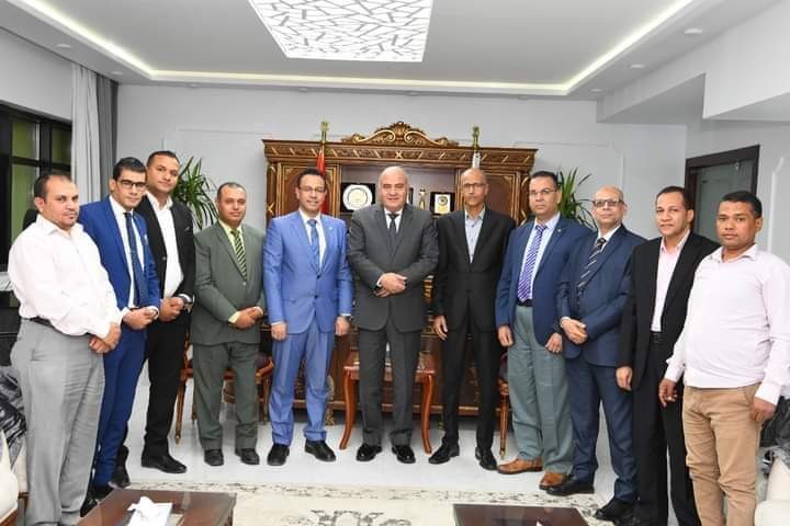محافظ قنا يستقبل وفد وزارة المالية لمتابعة وتحليل النظم المالية و الأرصدة بالمحافظة