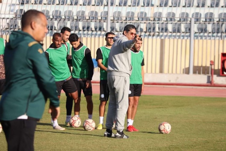 الرمادي يعلن تشكيل أسوان لمواجهة فاركو في الدوري