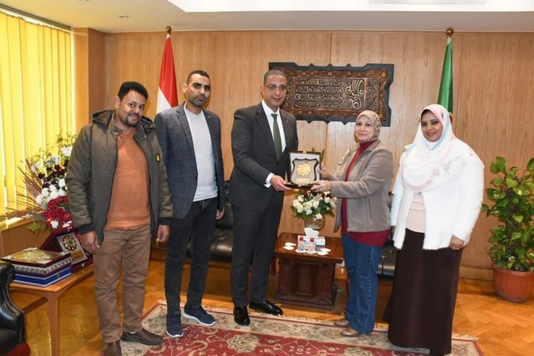 محافظ الفيوم يبحث مع رئيس جمعية "الباقيات الصالحات" إنشاء أول مدينة متكاملة لرعاية مرضى الزهايمر