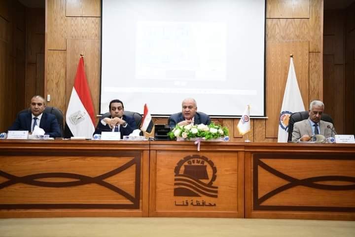 محافظ قنا يلتقي أعضاء مجلسي النواب والشيوخ لبحث واستعراض مطالب المواطنين