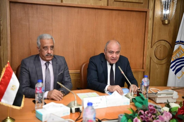 محافظ قنا يتابع آخر المستجدات لإستقبال العام الدراسي الجديد