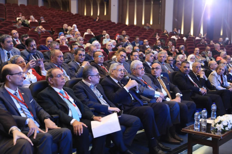 وزير التعليم العالي ورئيس جامعة عين شمس يشهدان انطلاق فعاليات المؤتمر الأول للمستشفيات الجامعية
