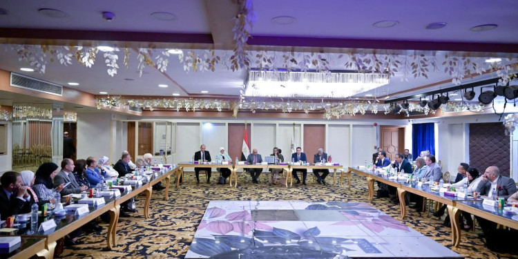 مجلس شئون خدمة المجتمع بجامعة القاهرة يناقش التكامل بين الدور الأكاديمى للجامعة ودورها المجتمعى والبيئي