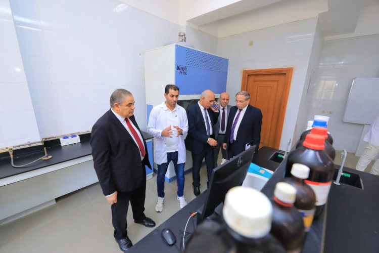 رئيس جامعة كفر الشيخ يفتتح عددًا من المعامل التعليمية والبحثية المتطورة بكلية الصيدلة بتكلفة 10 ملايين جنيه