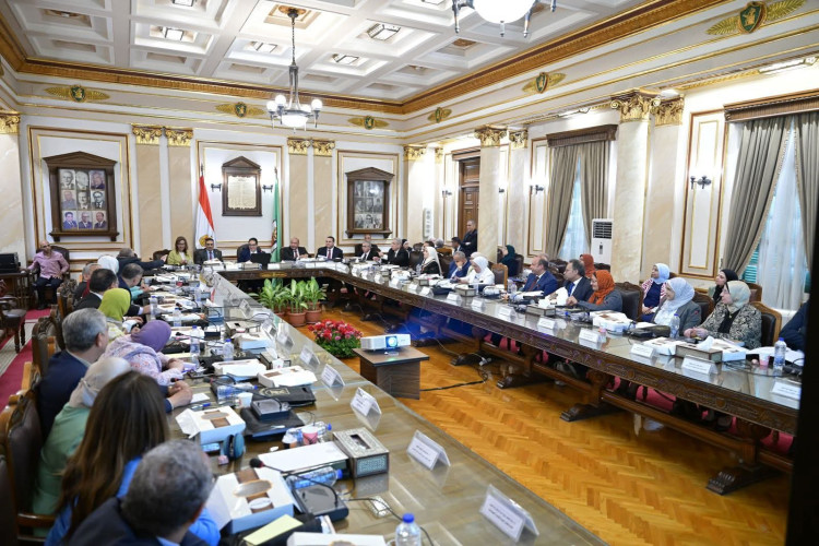 وزير التعليم العالي يزور مقر "إلسيفير" في أمستردام لتعزيز التعاون مع بنك المعرفة المصري والانضمام لشبكة جامعات الجيل الرابع