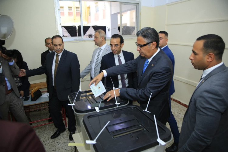 وزير التموين والتجارة الداخلية يدلي بصوته في انتخابات مجلس الشيوخ