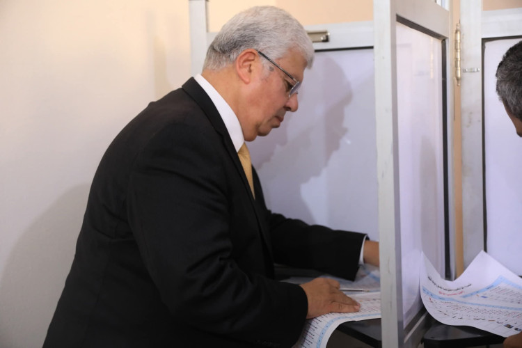 وزير التعليم العالي يُدلي بصوته في انتخابات مجلس الشيوخ 2025م  بالتجمع الخامس