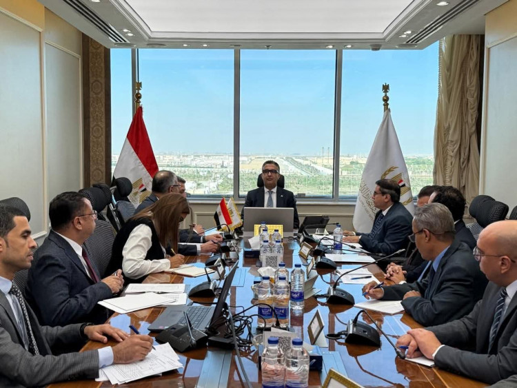 وزير التموين يتابع من غرفة العمليات المركزية استقرار الأسواق وتوافر السلع بعد تطبيق الأسعار الجديدة للمنتجات البترولية