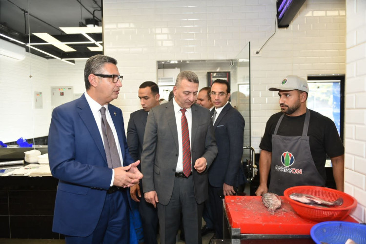 وزير التموين والتجارة الداخلية يتفقد عدداً من الأنشطة التموينية بالقاهرة لمتابعة توافر السلع وانتظام منظومة الدعم