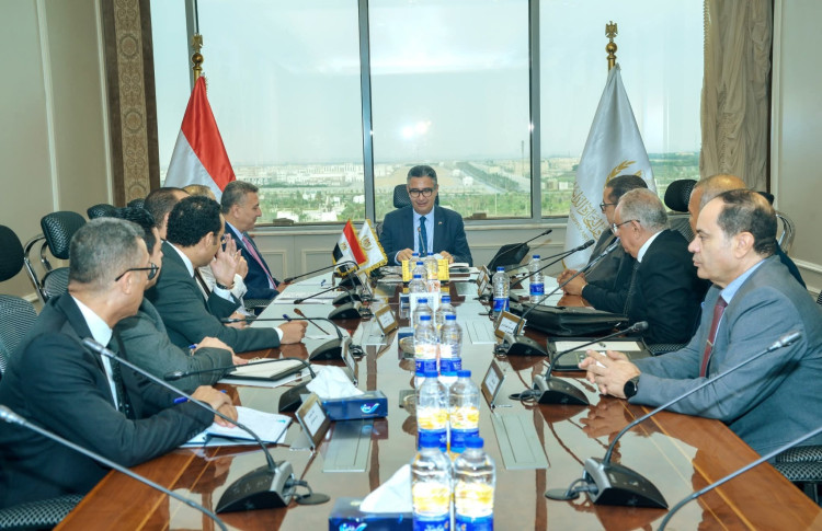 وزير التموين يلتقي شعبة المواد البترولية باتحاد الغرف التجارية لبحث آليات ومقترحات الشعبة في مجال تسويق المواد البترولية