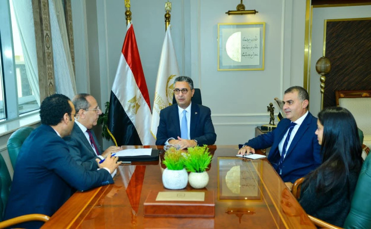 وزير التموين بدء طرح الزيوت الحره بأسعار مخفضة من انتاج الشركة القابضة للصناعات الغذائية بسلسلة هايبر وان