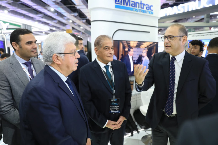 وزير التعليم العالي يتفقد معرض Cairo ICT 20