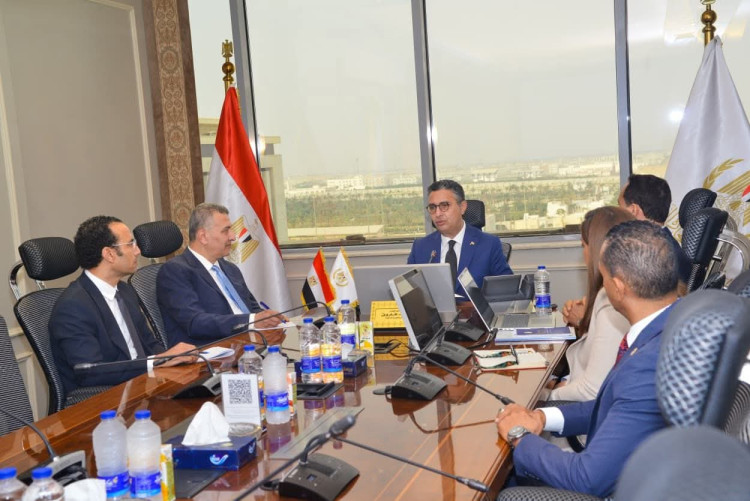 وزير التموين يعقد اجتماعًا مع رئيس مجلس إدارة جهاز تنمية التجارة الداخلية