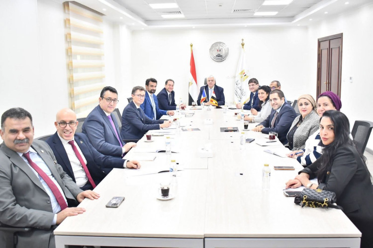 وزير التعليم العالي والسفير الفرنسي يناقشان مستجدات مشروع حرم الجامعة الفرنسية في مصر