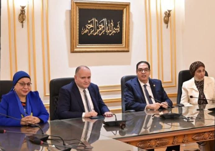 جامعة القاهرة الأهلية تناقش ترتيبات امتحانات الفصل الدراسي الأول وخطط الأرتقاء بالبيئة التعليمية والخدمات الطلابية