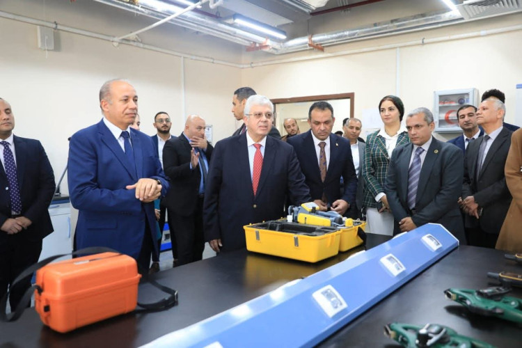 وزير التعليم العالي يتفقد جامعة المنصورة الأهلية