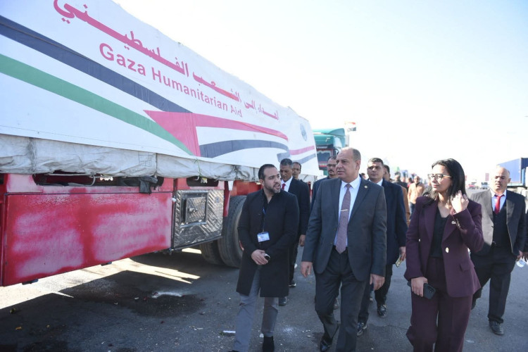وزارة التموين تطلق القافلة رقم (15) من المساعدات الإغاثية العاجلة إلى قطاع غزة