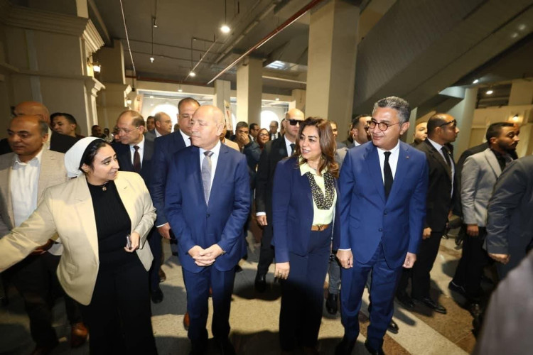 وزيرا التموين والتنمية المحلية ومحافظ القاهرة يفتتحون سوق ومعرض مستلزمات الأسرة والسلع الغذائية المخفضة بالسبتية