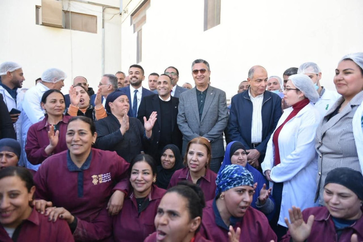 وزير التموين ومحافظ المنيا يتفقدان مصنع سكر أبو قرقاص مع بداية موسم حصاد قصب السكر