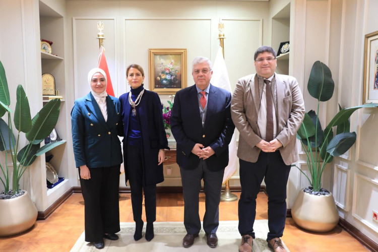 وزير التعليم العالي يبحث مع مديرة مكتب اليونسكو بالقاهرة تعزيز التعاون المشترك