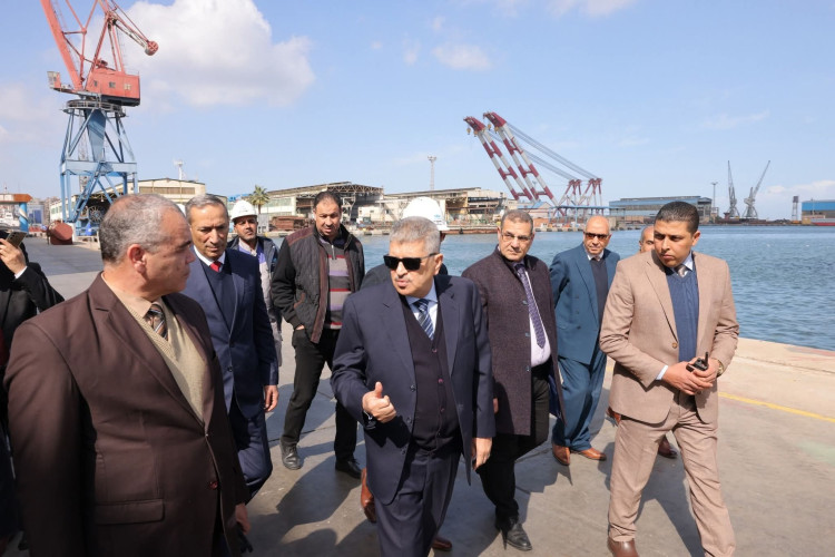 الفريق أسامة ربيع يتابع مخطط مشروع إنشاء كوبري بورسعيد العائم الجديد للربط بين بورسعيد وبورفواد