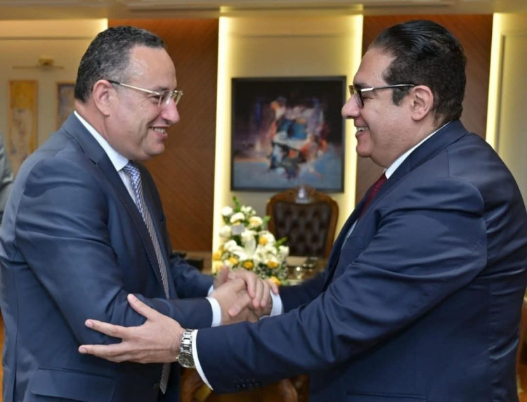 رئيس جامعة القاهرة يزور وزير التعليم العالي لتقديم التهنئة توليه منصبه الجديد