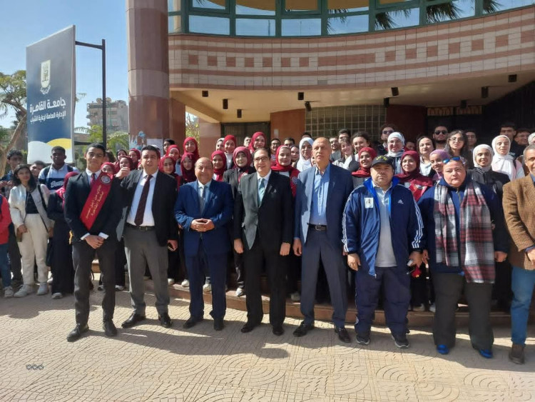جامعة القاهرة تنظم زيارة ميدانية لطلابها المتفوقين وذوى الهمم إلى المتحف المصري الكبير