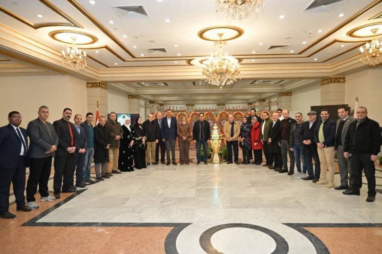 رئيس جامعة القاهرة يشارك طلاب جامعة القاهرة الاهلية والفرع الدولي مائدة السحور ويؤكد أهمية التواصل المباشر مع الطلاب