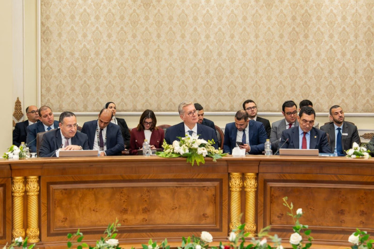 وزراء البترول والثروة المعدنية والتعليم العالي والشباب والرياضة يعقدون مائدة مستديرة لتمكين وتأهيل الكفاءات الشابة بقطاع الطاقة