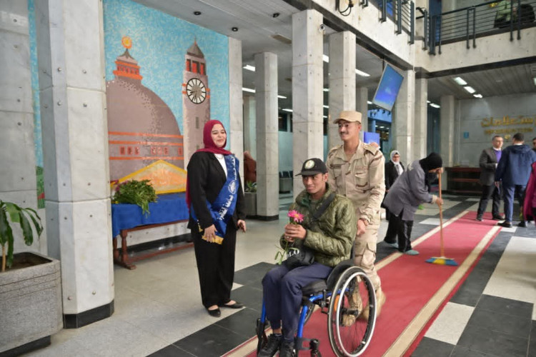 جامعة القاهرة تستضيف لجنة التجنيد والتعبئة بمنطقة الجيزة لإنهاء الموقف التجنيدي لطلابها من ذوي القدرات الخاصة داخل الحرم الجامعي