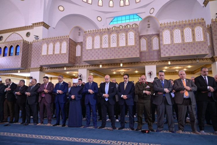 رئيس جامعة القاهرة يشارك في احتفالات محافظة الجيزة بعيدها القومي ويؤدي صلاة الجمعة من مسجد السيدة خديجة بنت خويلد بمدينة السادس من أكتوبر