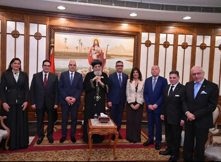 وزير التموين والتجارة الداخلية يهنئ قداسة البابا تواضروس الثاني بعيد القيامة المجيد