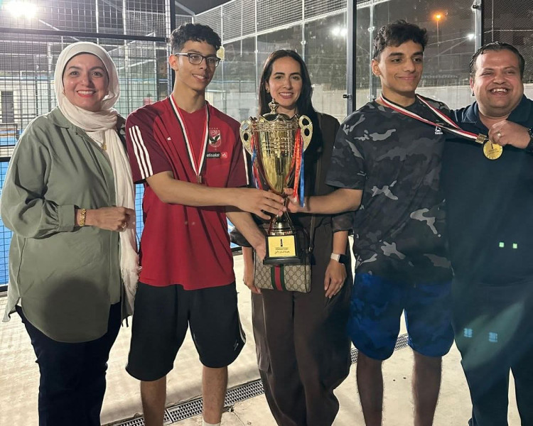 كلية الطب تفوز ببطولة البادل الأولى بجامعة عين شمس الأهلية