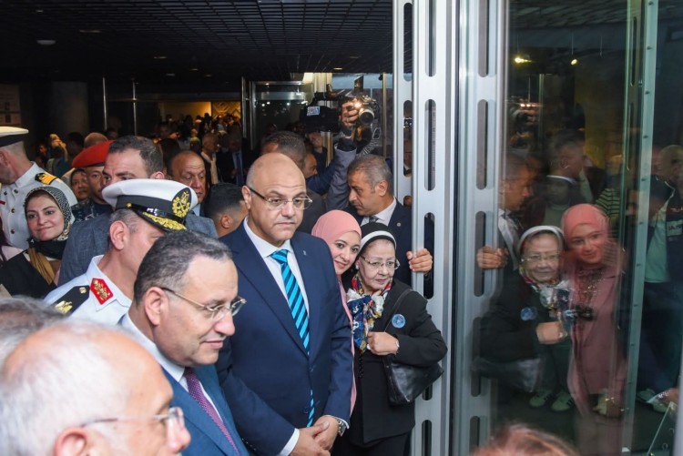 وزير التعليم العالي ومحافظ الإسكندرية ومدير مكتبة الإسكندرية يفتتحون معرض "عشرون عامًا من الحفائر في حدائق الشلالات"