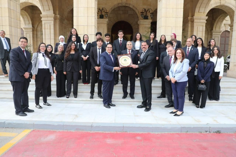 طلاب جامعة القاهرة الأهلية داخل مجلس الشيوخ :  تجربة تطبيقية تعزز وعي طلاب برنامج السياسة والاقتصاد بآليات العمل التشريعي