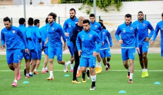 جروس يعقد محاضرة فنية لاعبى الزمالك قبل مباراة نهضة بركان