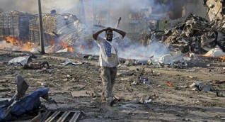 انفجار سيارة مفخخة عند حاجز أمني قرب القصر الرئاسي في العاصمة الصومالية