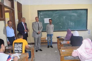 محافظ المنيا يتفقد لجان إمتحانات الثانوية العامة