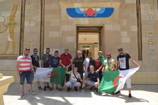 مشجعو منتخب الجزائر يشيدون بمعالم القرية الفرعونية