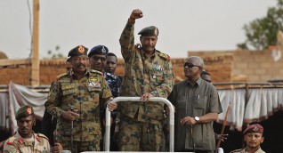 البرهان يحسم أمر وجود القوات السودانية في اليمن ومفاجأة بشأن انسحاب الإمارات