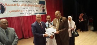 محافظ مطروح يكرم مدير تعليم مطروح للجهد المتميز والأداء الفعال