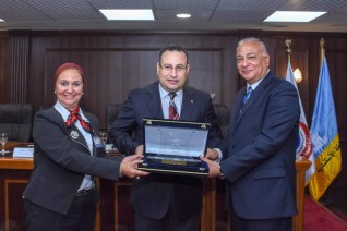 محافظ الإسكندرية يشارك في إحتفالية اليوم العالمي لفيروس سي