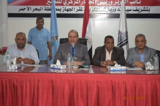 "محمود نصار" يلتقي بالعاملين بـ جهاز تعمير البحر الأحمر