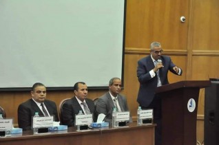 رئيس جامعة كفر الشيخ يدشن مبادرة "هنجملها" لزراعة الأشجار المثمرة