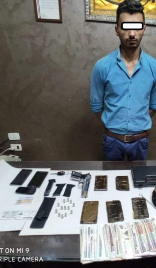 القبض علي شخص بحوزته سلاح ناري ومواد مخدرة