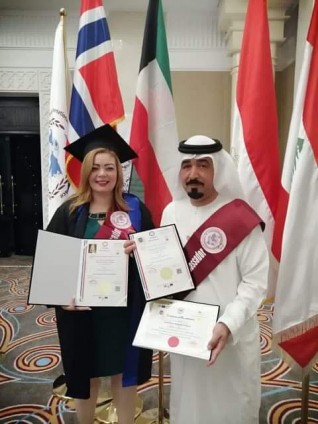 بالصور.. منح الدكتوراه الشرفية للسفيرة ريحاب شرقي خلال الملتقى الدولي لرواد الأعمال