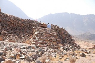 بالصور : مالا نعرفه عن "جبل الدخان " بالغردقة