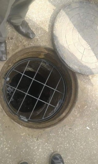 بالصور.. بدء تركيب 12 ألف غطاء شبكى لبالوعات الصرف الصحي بالخانكة