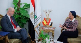 وزيرة البيئة تستقبل سفير إسبانيا وتتلقى دعوة لتأكيد مشاركة مصر في مؤتمر تغير المناخ بمدريد